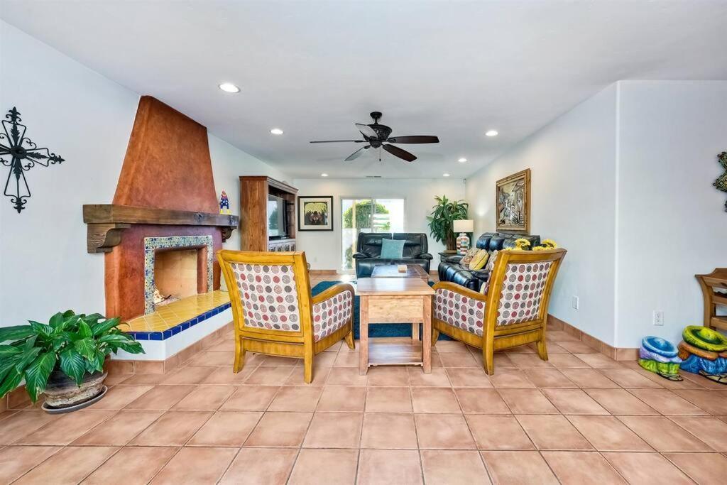 Great Group Retreat! Hacienda Decor, Spacious Floor Plan, Private Backyard Carlsbad Exterior foto